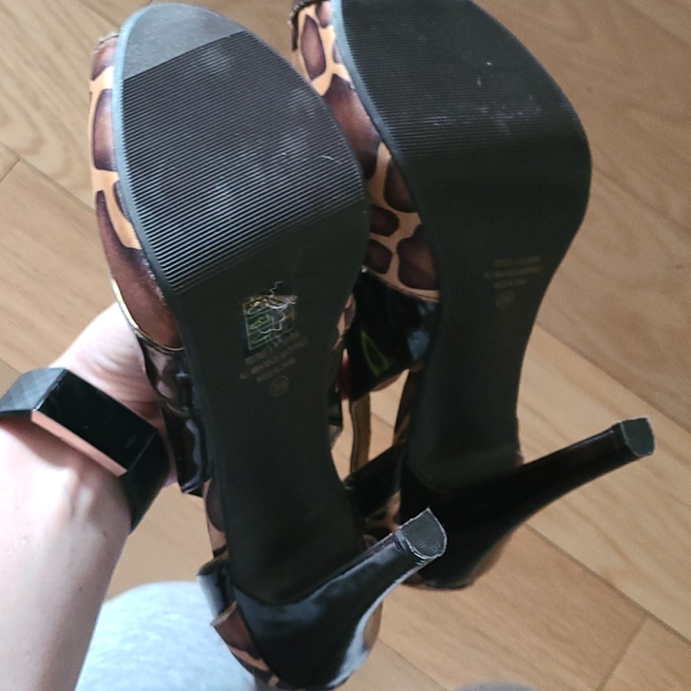 Spring heels - Picture 3 of 3